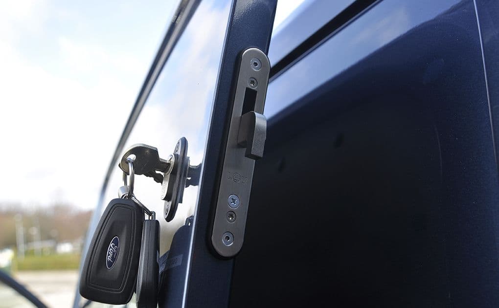Le chiusure di sicurezza per porte furgoni più affidabili per professionisti