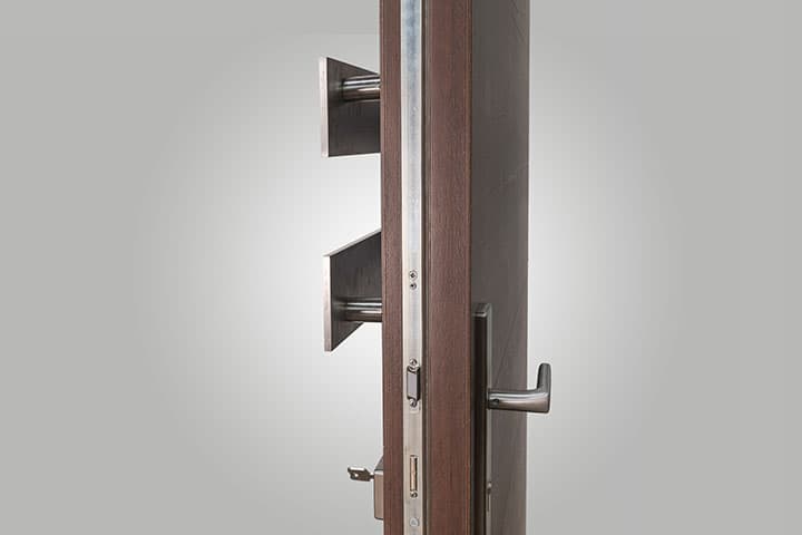 Door Handles in Brass, Porcelain &amp; Chrome – Perfect for Your Doors