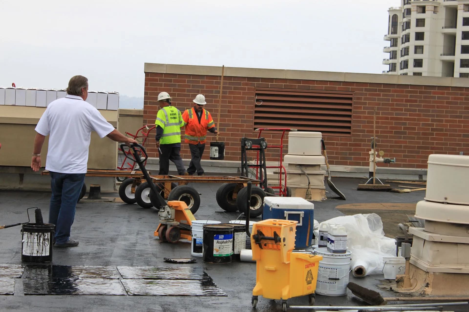 How High-Quality Roofing Solutions Improve Energy Efficiency