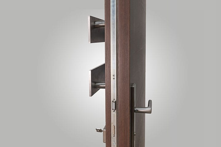 Door Handles in Brass, Porcelain &amp; Chrome – Perfect for Your Doors