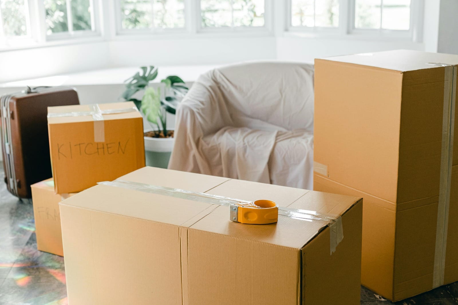 UK Moving Abroad? Storage in Transit Options Explained