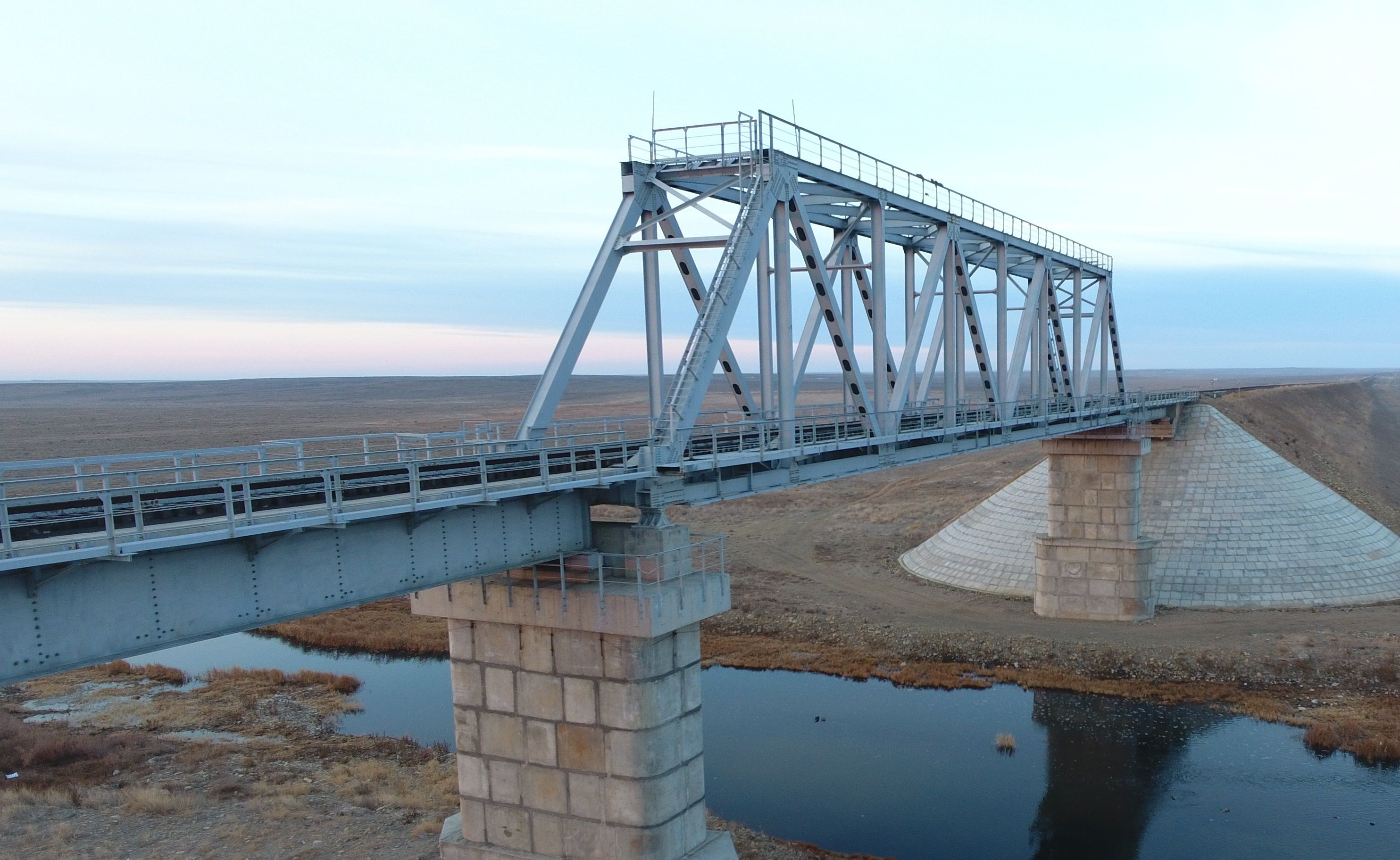Enhancing Commerce Through Efficient North American Rail Solutions