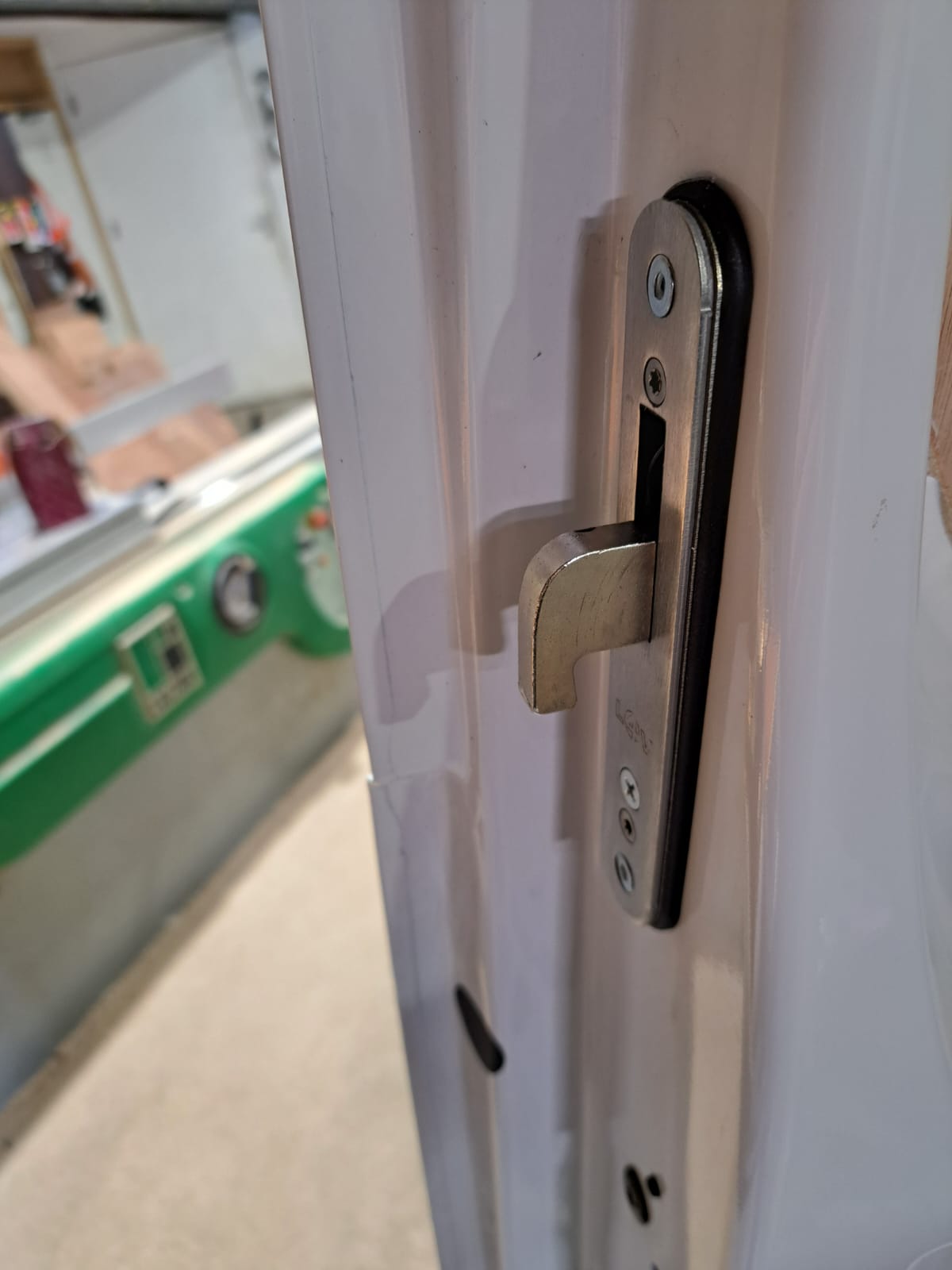 Serrature per furgoni: come scegliere la protezione ideale per il tuo mezzo